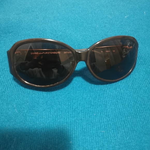 Dvf  tinted prescription glasses - Picture 2 of 6